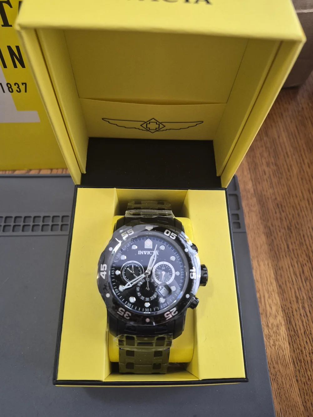 Invicta 0076 Black Pro Diver Men's Chronograph Dive Watch with Black Dial